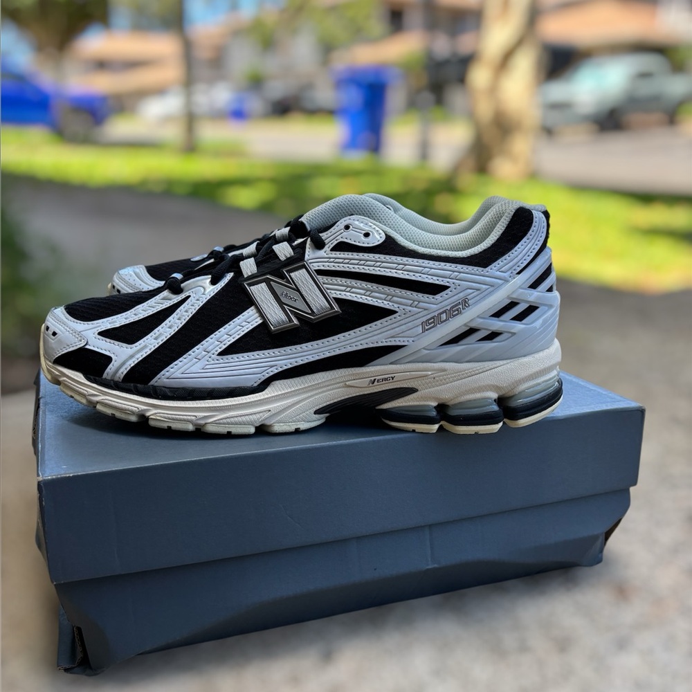 New Balance 1906R White Black U1906RCI Men’s Size 13 Brand New In Box (box bent)